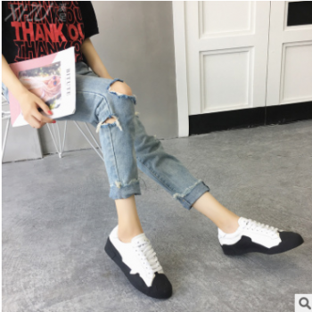 2018秋季新款百搭休閑跑步鞋頭層牛皮圓頭平跟運(yùn)動鞋女廠家直銷