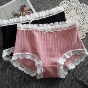日系外貿女士純棉內褲蕾絲邊無痕包臀少女中腰全棉檔透氣一件代發