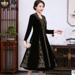 宸妙艷2020新品絲絨媽媽裝外套女 絲絨重工燙鉆時尚氣質長款套裝