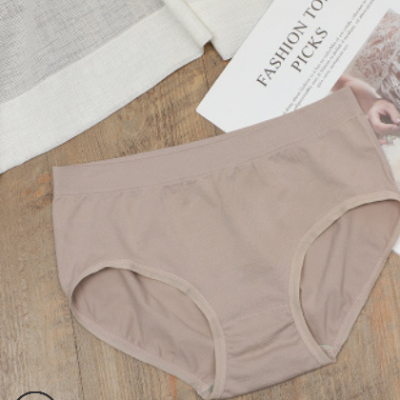 2020年時(shí)尚新款潤(rùn)膚褲女士三角褲舒適柔軟內(nèi)褲四色裝現(xiàn)貨一件代發(fā)