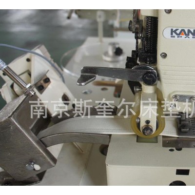 床墊機械床墊側(cè)面拉手自動縫紉機側(cè)面拉手縫紉切斷機