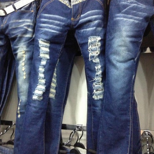 供應裕歌便宜女裝牛仔褲各地地攤便宜甩貨**批發