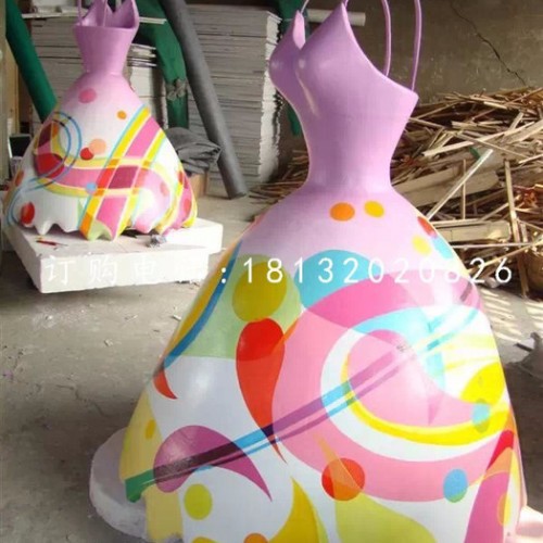 彩繪吊帶裙雕塑商場玻璃鋼雕塑