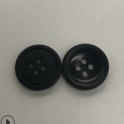 現(xiàn)貨供應(yīng)樹脂鈕扣圓形四眼彩色扣子 噴漆雙面紐扣 可定制顏色