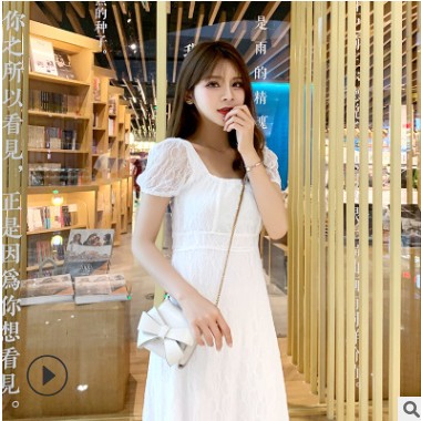 2021夏季新款女裝復(fù)古修身蕾絲仙女白連衣裙泡泡袖收腰方領(lǐng)中長(zhǎng)裙