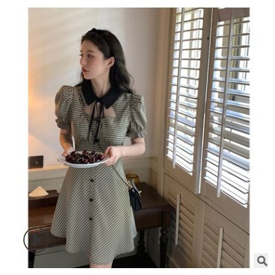 法式泡泡袖鏤空格子連衣裙女2021夏季新款小個(gè)子收腰顯瘦A字裙潮