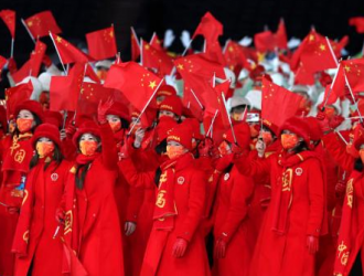 美國(guó)運(yùn)動(dòng)員大贊中國(guó)代表團(tuán)服裝：又酷又時(shí)尚，我覺(jué)得最棒